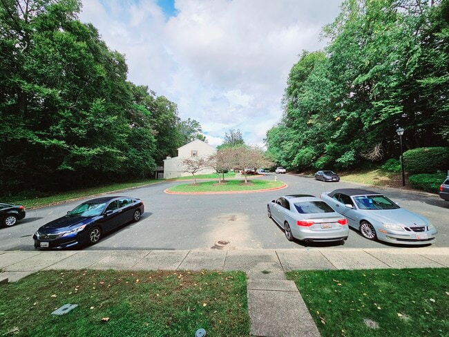 Building Photo - 435 Oakton Way