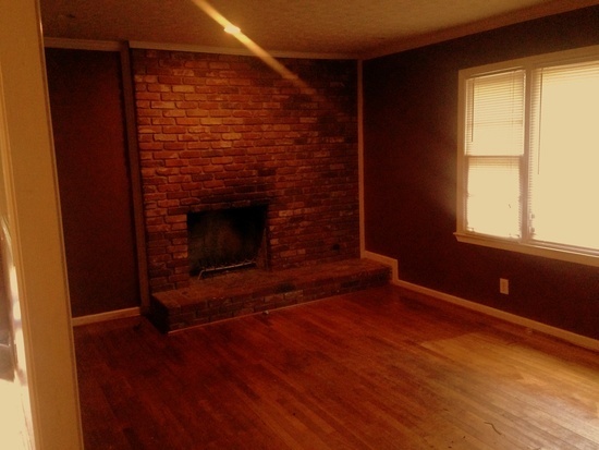 Building Photo - Cozy 2 bedroom 1 bath home located on the ...