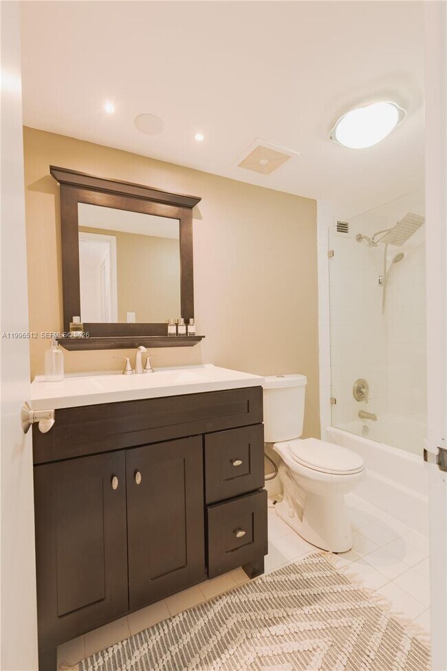 Building Photo - 5161 Collins Ave