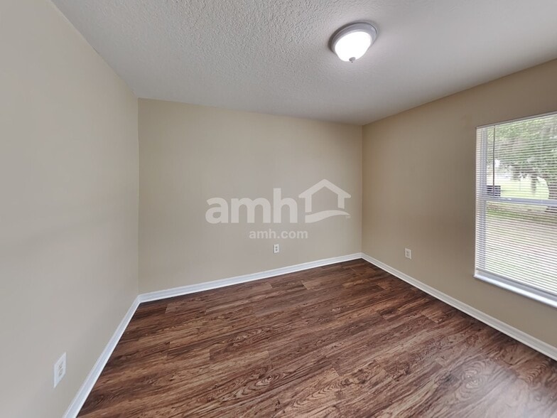 Building Photo - 1322 Lake Idamere Blvd