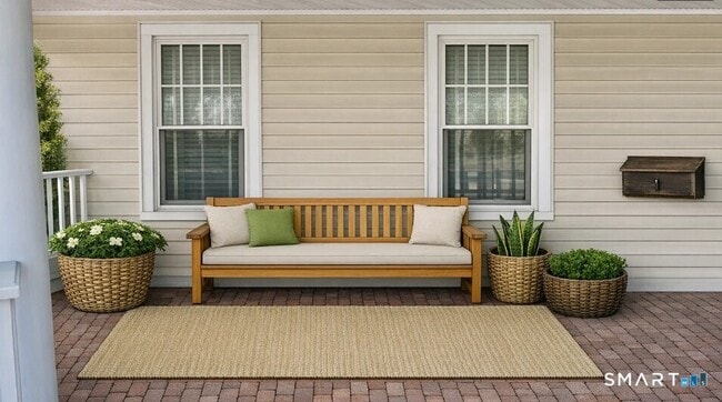 Building Photo - 1872 Bedford St