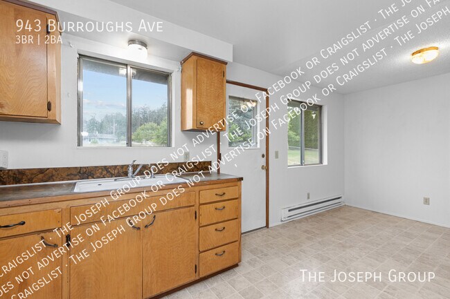 Building Photo - 943 Burroughs Ave