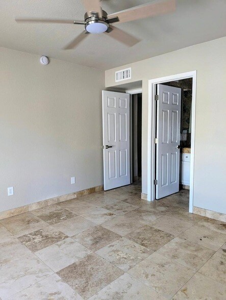 Building Photo - 1016 W Manhatton Dr