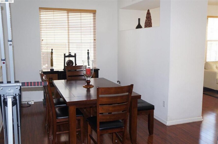 Building Photo - 367 Destino Cir