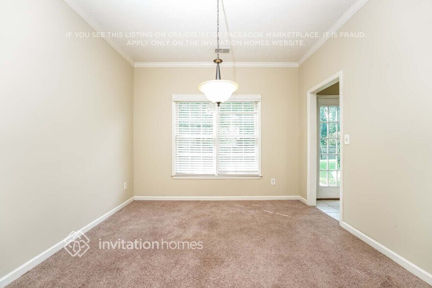 Building Photo - 2880 Park Chase Dr