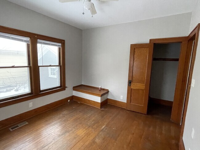 Building Photo - 205 Myrtle St