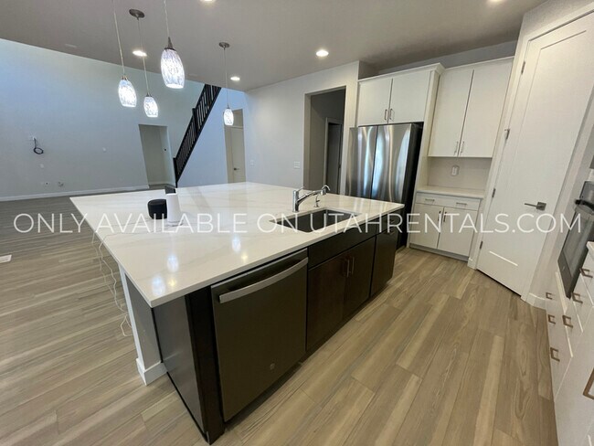 Building Photo - 802 E 1400 S