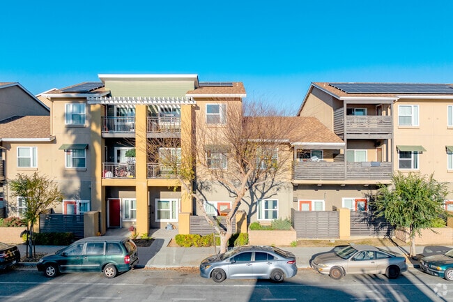 Building - Ford Road Plaza