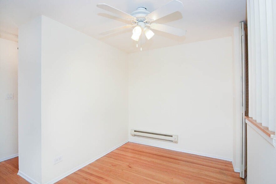 Building Photo - 665 W Wrightwood Ave