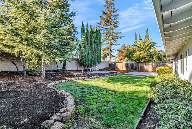 Building Photo - 3225 Claudia Dr