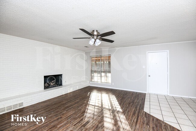 Building Photo - 1808 W Cedar Elm Dr