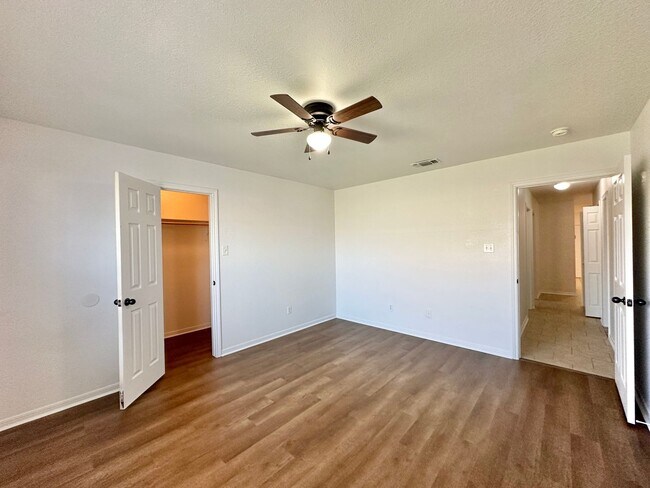 Building Photo - 2608 Seabiscuit Dr
