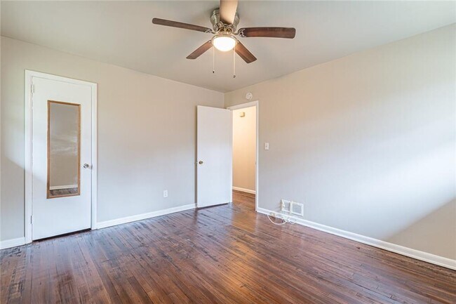 Building Photo - 149 Meadow Park Ln SW