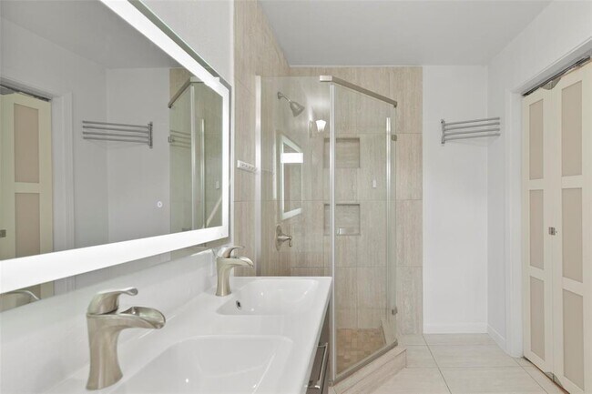 Building Photo - 15823 Fox Springs Dr