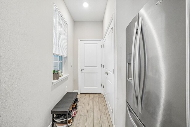 Building Photo - Heritage Oaks gated community 3/2.5/2 Townhome