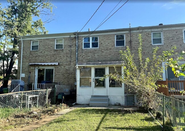 Building Photo - 4740 Vancouver Rd