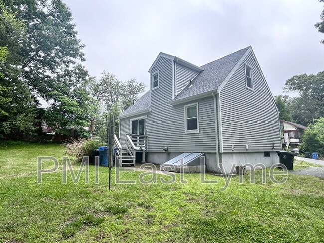 Building Photo - 55 Hedge Ave