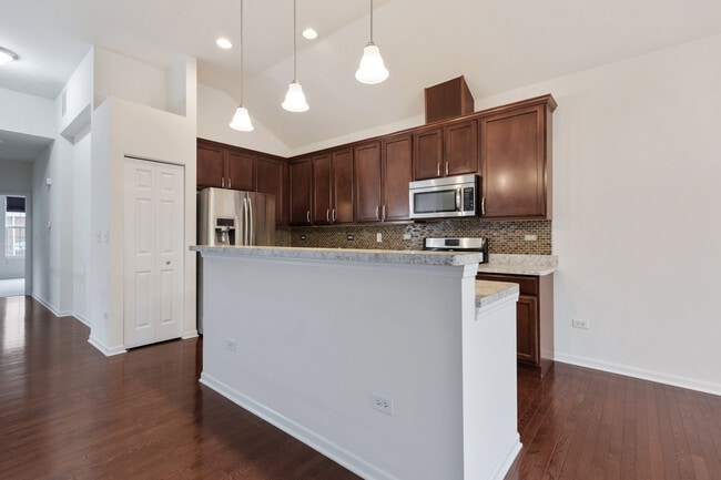 Building Photo - 2528 Dunraven Ave