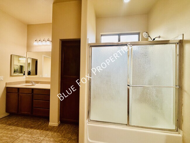 Building Photo - 7910 W Little Eagle Ct