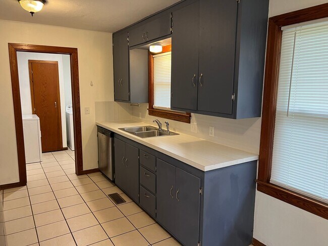 Building Photo - inviting 3-bedroom, 2-bath residence