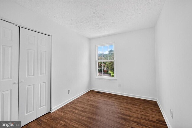 Building Photo - 13296 Hollinger Ave