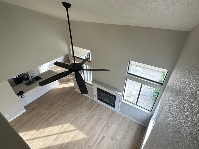 Building Photo - 900 Grandview Cir