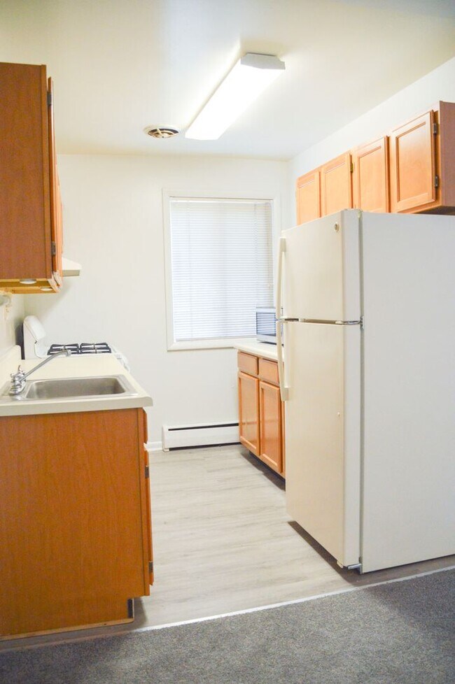 Building Photo - !!Spacious 2 Bedroom 1 bath apartment!!