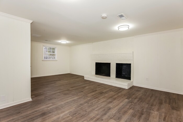 Building Photo - 316 Donna Ave