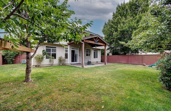 Building Photo - Large 2 Story 4bd 2.5ba Home in Vancouver