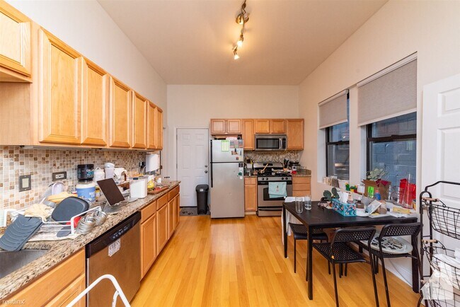 Primary Photo - 2 br, 1 bath Condo - 1449 N Ashland Ave