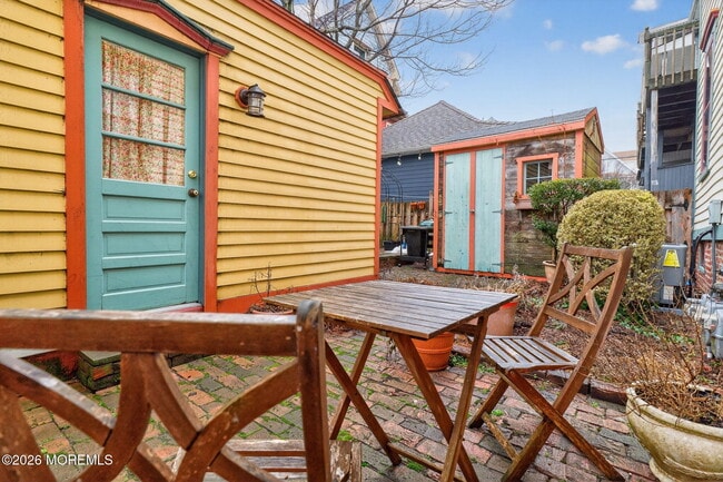 Building Photo - 81 Broadway