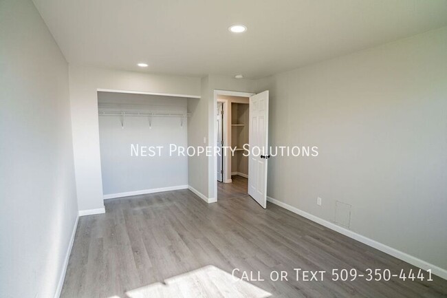 Building Photo - 160 Carswell Dr