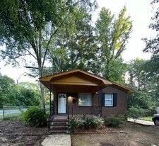 Building Photo - 305 Scoggins St