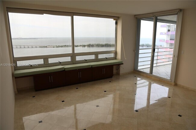 Building Photo - 1541 Brickell Ave