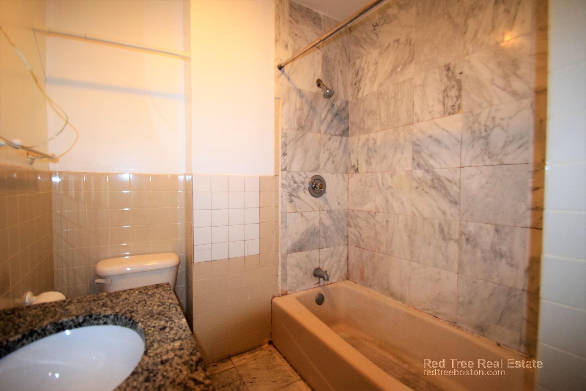 Building Photo - 72 Mozart St