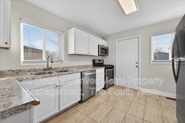 Building Photo - 69 Del Mar Cir