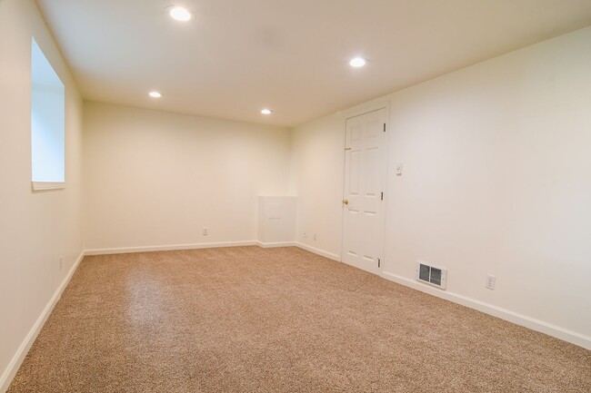 Building Photo - Magnolia 4 bedroom