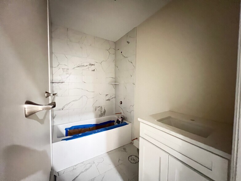 Building Photo - 481 Albany Shaker Rd