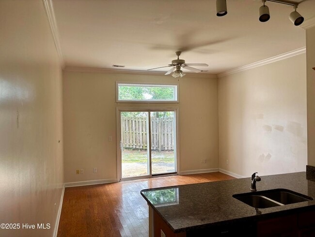 Building Photo - 1617 Shoreline Pl