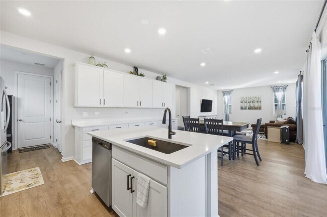 Building Photo - 1123 Sugarwood St