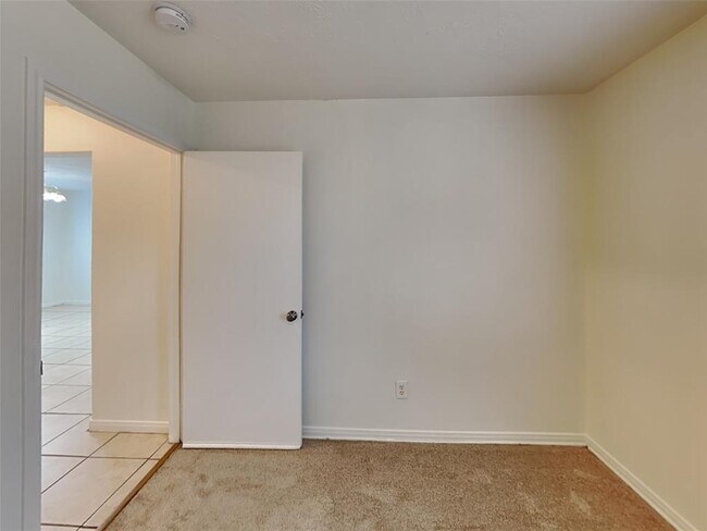 Building Photo - 16365 Hidden River Ct