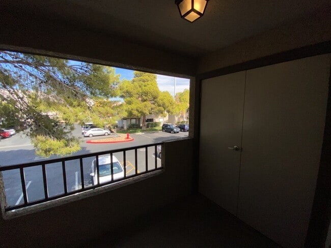 Building Photo - 3 Bedroom 2 bath condo located on second floor.