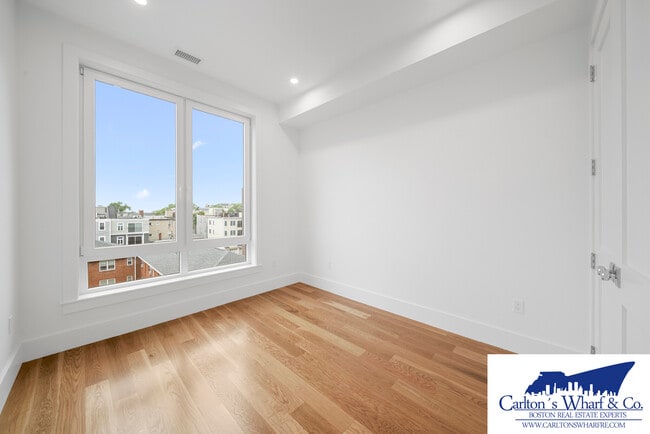 Building Photo - 218 Old Colony Ave