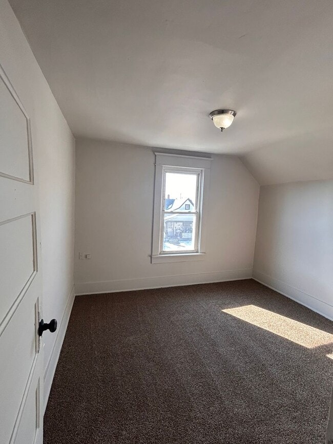 Building Photo - 1302 Sinclair St