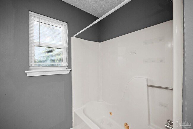 Building Photo - 5810 Linn Ave