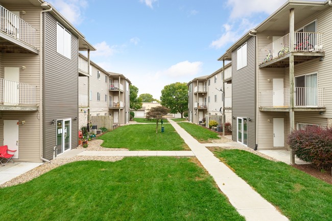 Building Photo - Cambridge Apartments