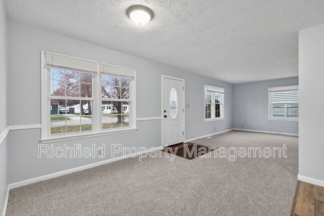Building Photo - 1260 Lincoln Dr