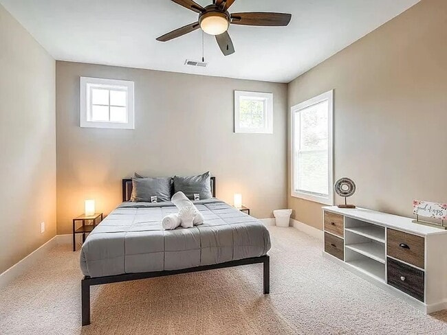 Building Photo - Furnished 6BR House in the Heart of Nashville