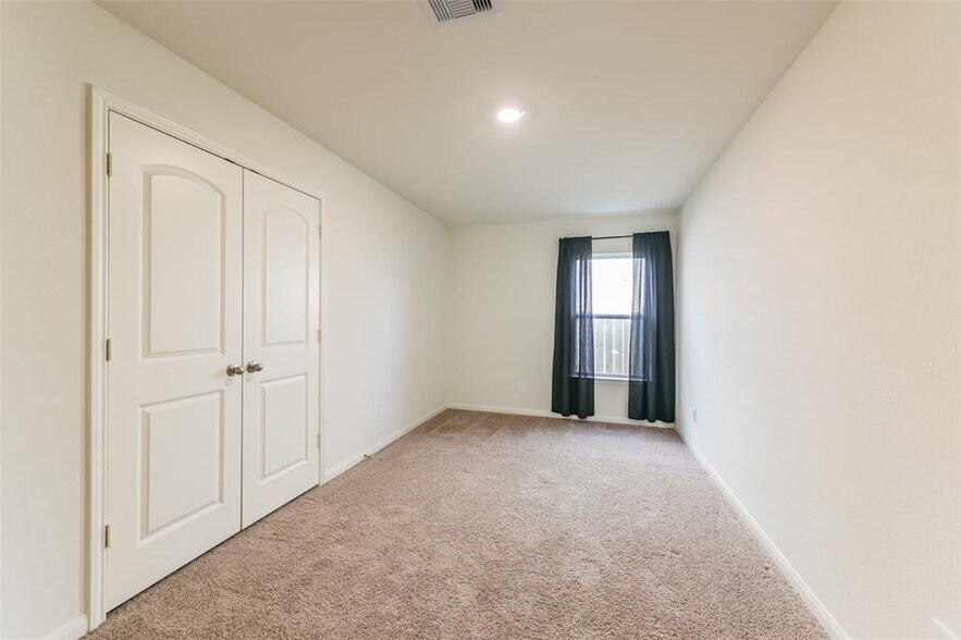 Building Photo - 15238 Snowdrop Field Dr