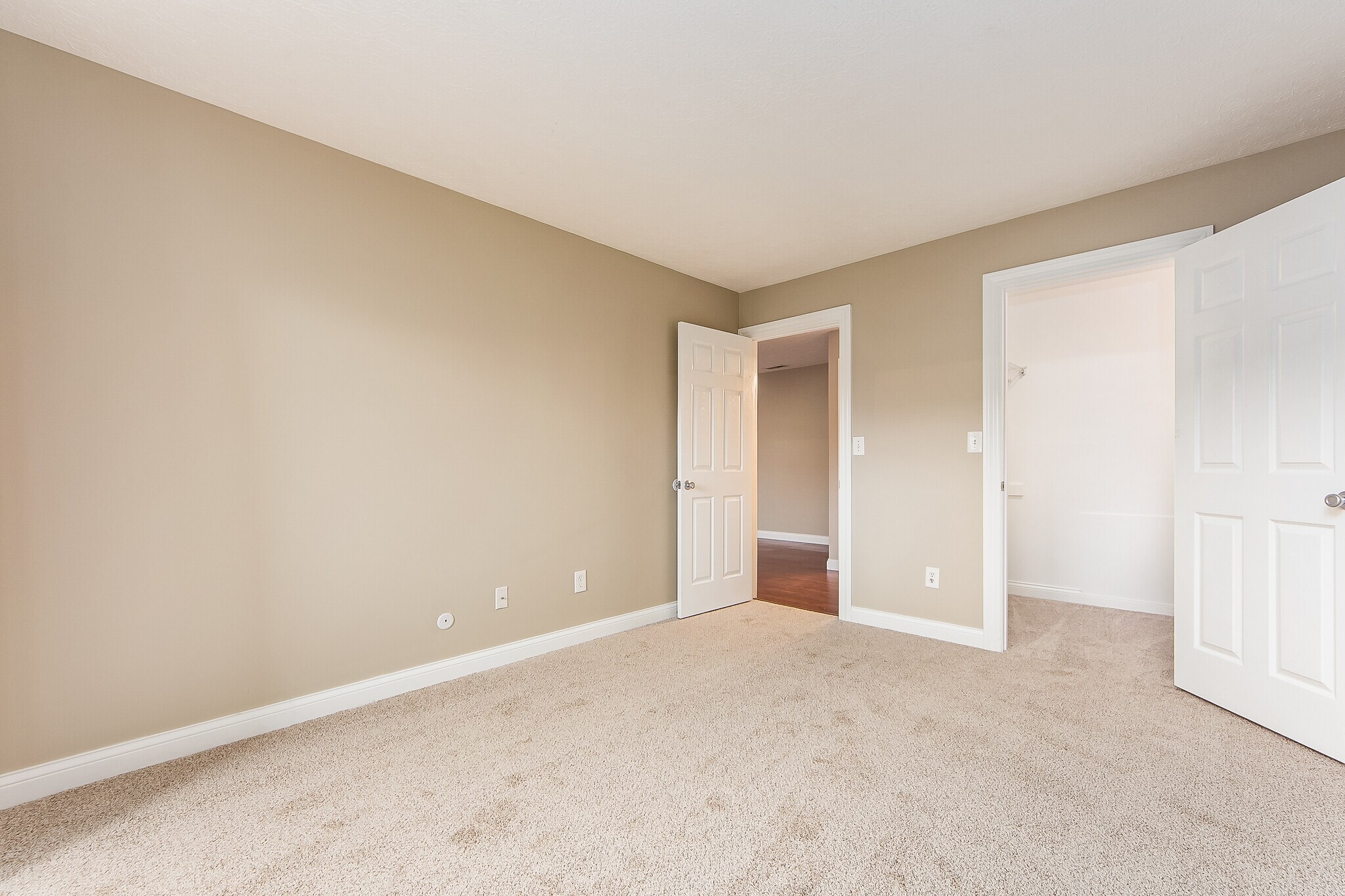 Building Photo - 2257 Hedgerow Road